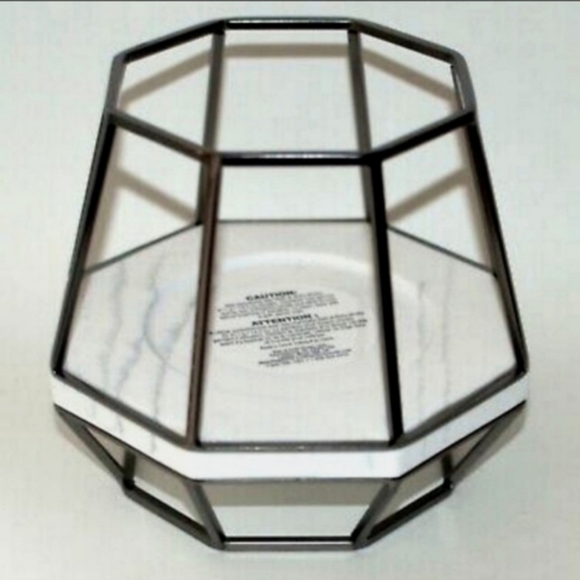 Bath & Body Works Geometric Pedestal Candle Holder - Picture 3 of 6